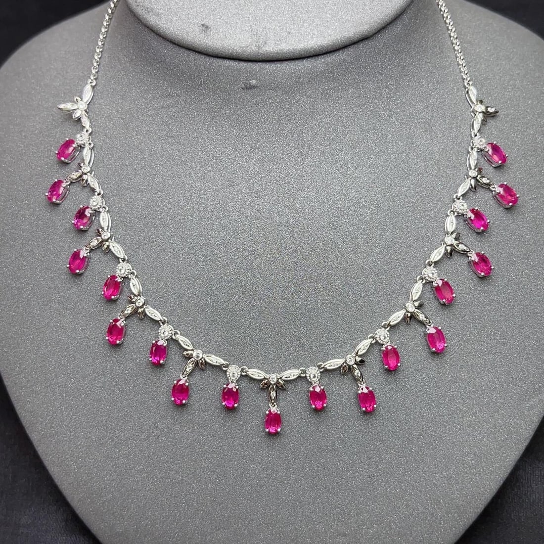 14k Gold 5.89 Ct Natural Ruby & Sapphire Necklace: Ref:231154090 // gold content:14k gold // main gemstone:ruby // shape:oval // carat weight:5. 89ct // color:red // treatment:natural // // adjacent gemstone 2 : sapphire // number of stones:54 //