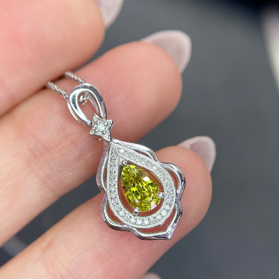 14k Gold 0.95 Ct Natural Sapphire & Diamond Pendant( Without Chain ): Ref:231154092 // gold content:14k gold // main gemstone:sapphire // shape:pear // carat weight:0. 95ct // color:yellow // treatment:natural // // adjacent gemstone 2 : diamond // shape:round //