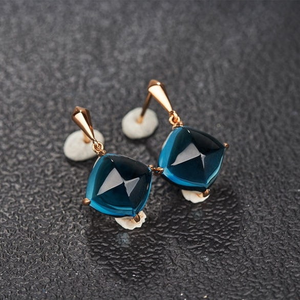 14k Gold 15 Ct Natural Topaz Earrings: Ref:231154098 // gold content:14k gold // main gemstone:topaz // shape:sugar-loaf // carat weight:15ct // color:blue // treatment:natural // High Estimate: 3000 Condition: New Low Estimate: 2000