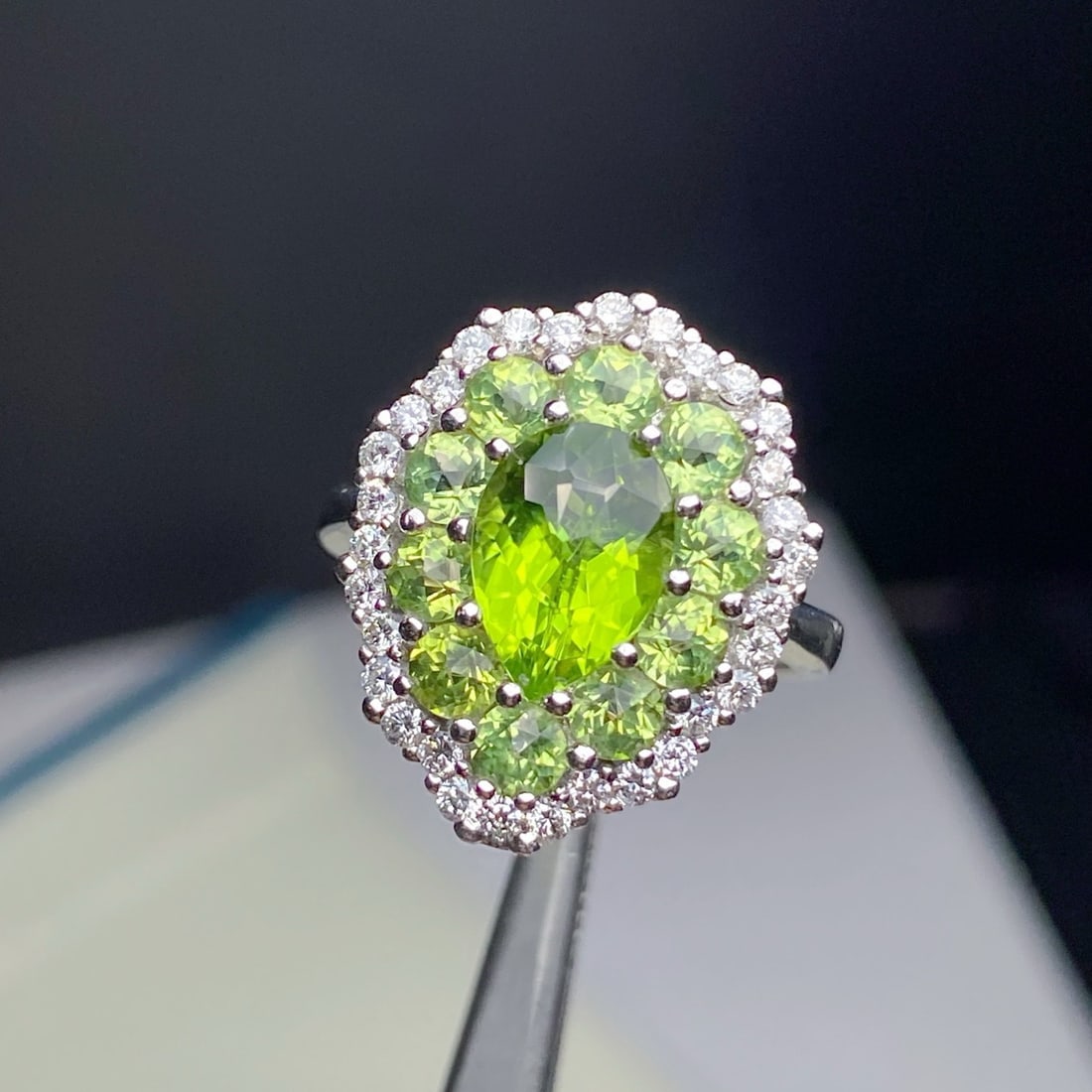 14k Gold 3.63 Ctw Natural Peridot & Diamond Ring: Ref:231154101 // gold content:14k gold // ring size:7. 25us // // main gemstone:peridot // shape:pear // carat weight:3. 22ct // color:green // treatment:natural // // adjacent gemstone 2 : diamond //