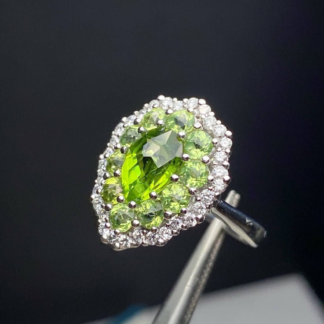 14k Gold 3.63 Ctw Natural Peridot & Diamond Ring - 4