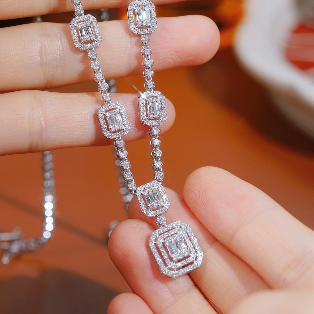 14k Gold 3.70 Ct Natural H Diamond Necklace: Ref:231154108 // gold content:14k gold // main gemstone:diamond // shape:multiple // carat weight:3. 70ct // clarity grade:vs-si // color:h // treatment:natural // High Estimate: 19000 Condition: New 