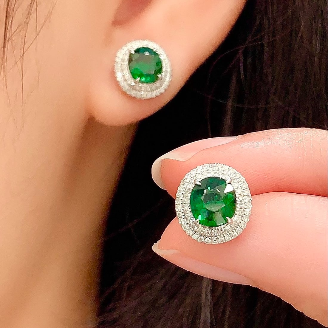 14k Gold 2.3 Ct Natural Tsavorite & Diamond Earrings: Ref:231154113 // gold content:14k gold // main gemstone:tsavorite // shape:oval // carat weight:2. 3ct // color:green // treatment:natural // // adjacent gemstone 2 : diamond // shape:round //