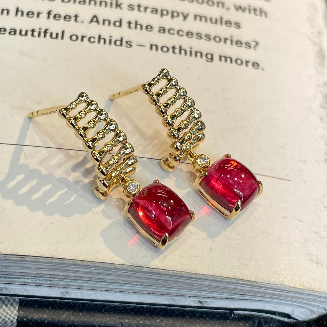 14k Gold 3 Ct Natural Tourmaline & Diamond Earrings: Ref:231154118 // gold content:14k gold // main gemstone:tourmaline // shape:cushion // carat weight:3ct // color:red // treatment:natural // // adjacent gemstone 2 : diamond // shape:round // clarity