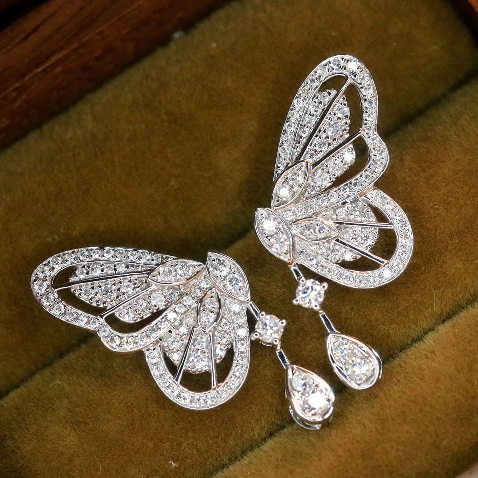 14k Gold 0.56 Ct Natural H Diamond & Butterfly Earrings: Ref:231154125 // gold content:14k gold // main gemstone:diamond // shape:round // carat weight:0. 56ct // clarity grade:vs-si // color:h // treatment:natural // cut grade:g // High Estimate: 4300