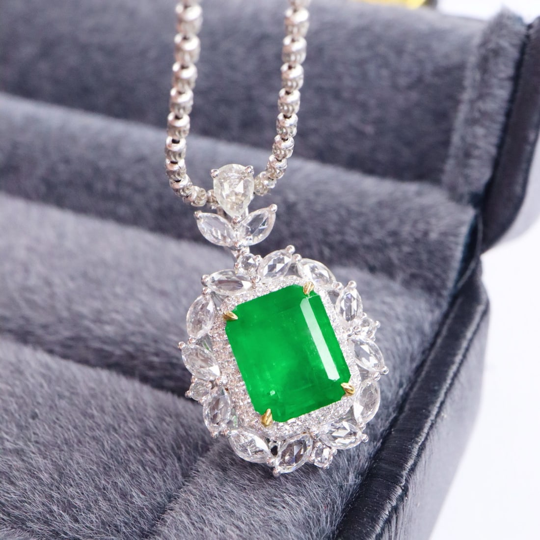 14k Gold 2.56 Ctw Natural Emerald & Diamond Pendant( Without Chain ) - 2
