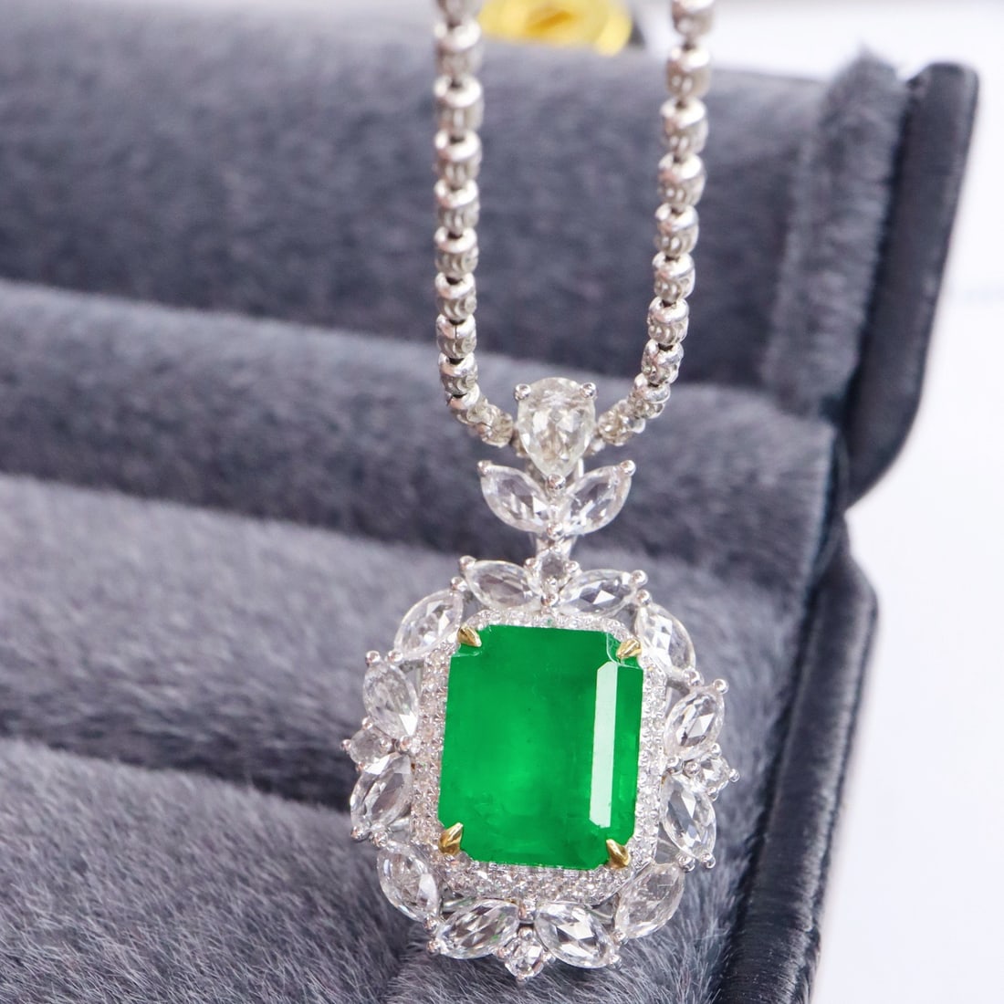 14k Gold 2.56 Ctw Natural Emerald & Diamond Pendant( Without Chain ) - 3