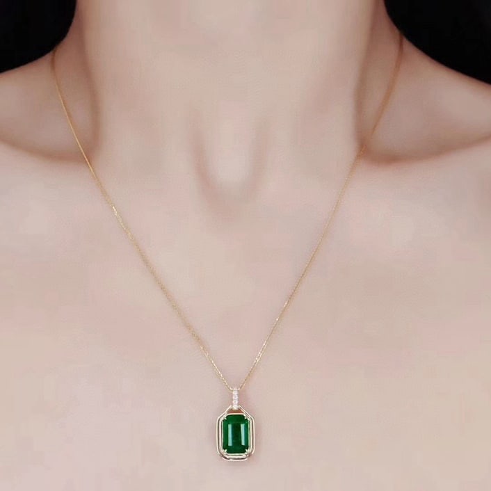14k Gold 1.90 Ct Natural Emerald & Diamond Pendant( Without Chain ): Ref:231154131 // gold content:14k gold // main gemstone:emerald // shape:octagonal // carat weight:1. 90ct // color:green // treatment:natural // // adjacent gemstone 2 : diamond // shape:round //
