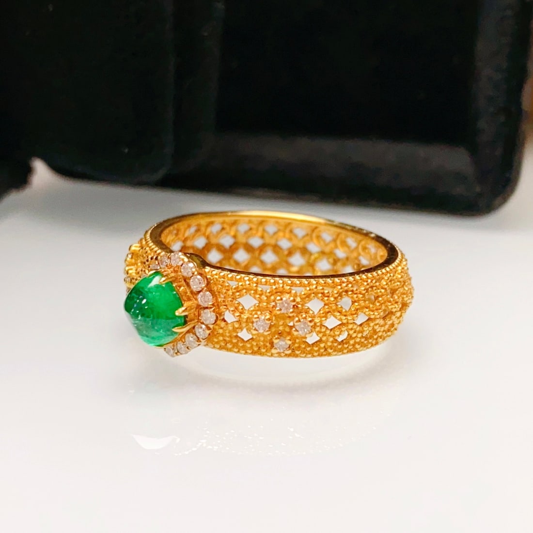 14k Gold 0.55 Ct Natural Emerald & Diamond Ring: Ref:231154138 // gold content:14k gold // ring size:7. 25us // // main gemstone:emerald // shape:sugar-loaf // carat weight:0. 55ct // color:green // treatment:natural // // adjacent gemstone 2 :
