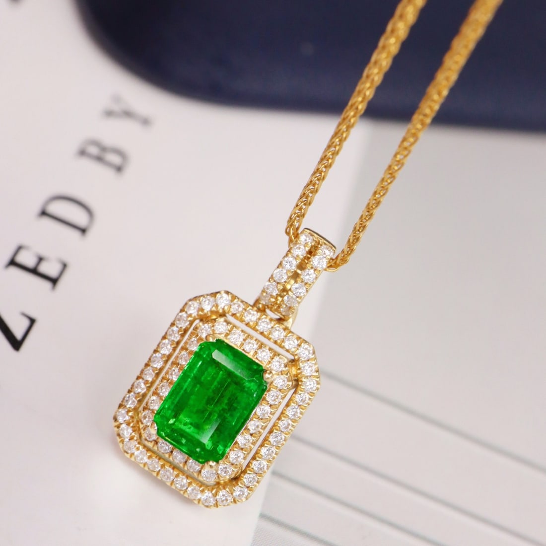 14k Gold 1.11 Ctw Vivid Green Natural Emerald & Diamond Pendant( Without Chain ): Ref:231154150 // gold content:14k gold // main gemstone:emerald // shape:octagonal // carat weight:0. 90ct // color:vivid green // treatment:natural // // adjacent gemstone 2 : diamond // shape:round
