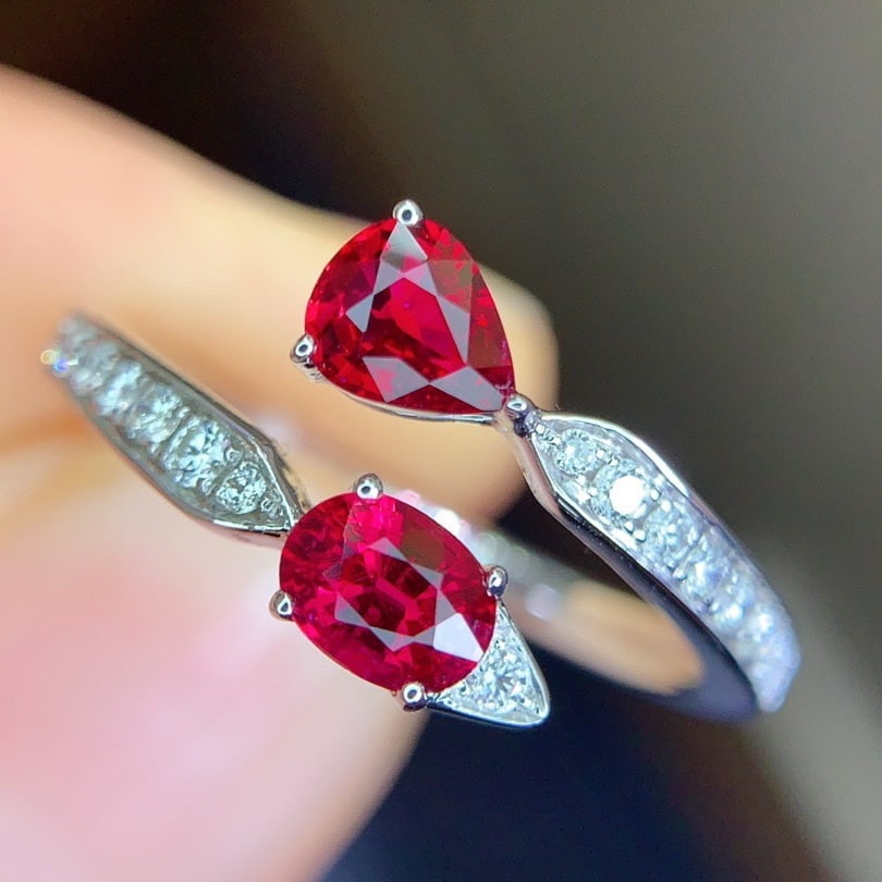 14k Gold 0.90 Ctw Natural Ruby & Diamond Ring: Ref:231154152 // gold content:14k gold // ring size:7. 25us // // main gemstone:ruby // shape:multiple // carat weight:0. 73ct // color:red // treatment:natural // // adjacent gemstone 2 : diamond // 