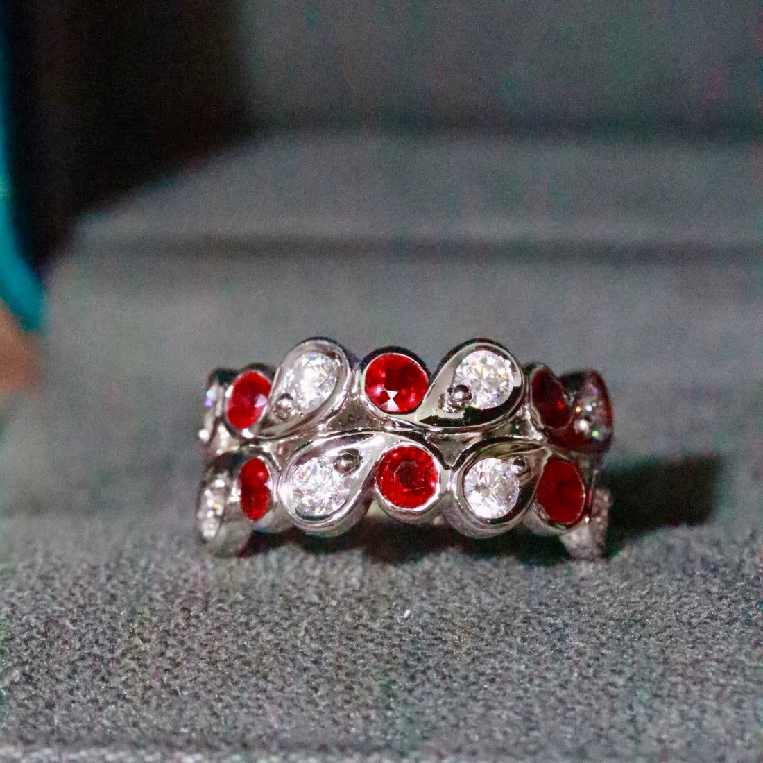 14k Gold 0.82 Ct Natural Ruby & Sapphire Ring: Ref:231154154 // gold content:14k gold // ring size:7. 25us // // main gemstone:ruby // shape:round // carat weight:0. 82ct // color:red // treatment:natural // cut grade:g // // adjacent gemstone 2
