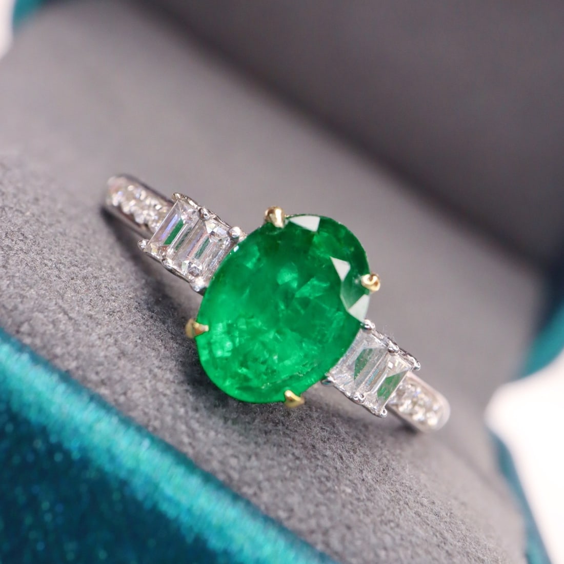 14k Gold 1.59 Ctw Natural Emerald & Diamond Ring: Ref:231154155 // gold content:14k gold // ring size:7. 25us // // main gemstone:emerald // shape:oval // carat weight:1. 35ct // color:green // treatment:natural // // adjacent gemstone 2 : diamond