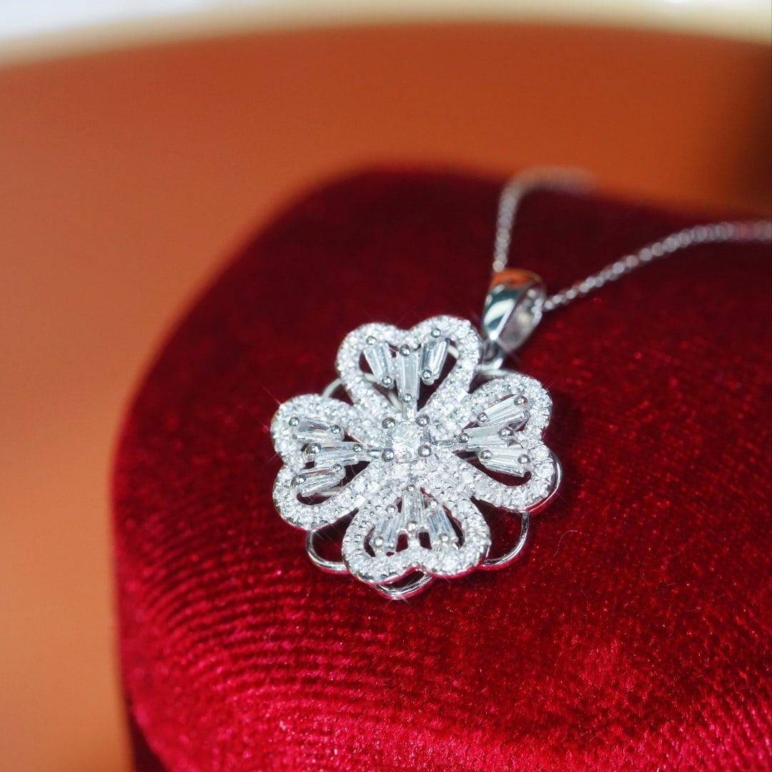 14k Gold 0.75 Ct Natural H Diamond Necklace: Ref:231154159 // gold content:14k gold // main gemstone:diamond // shape:multiple // carat weight:0. 75ct // clarity grade:vs-si // color:h // treatment:natural // Low Estimate: 2400 Condition: New