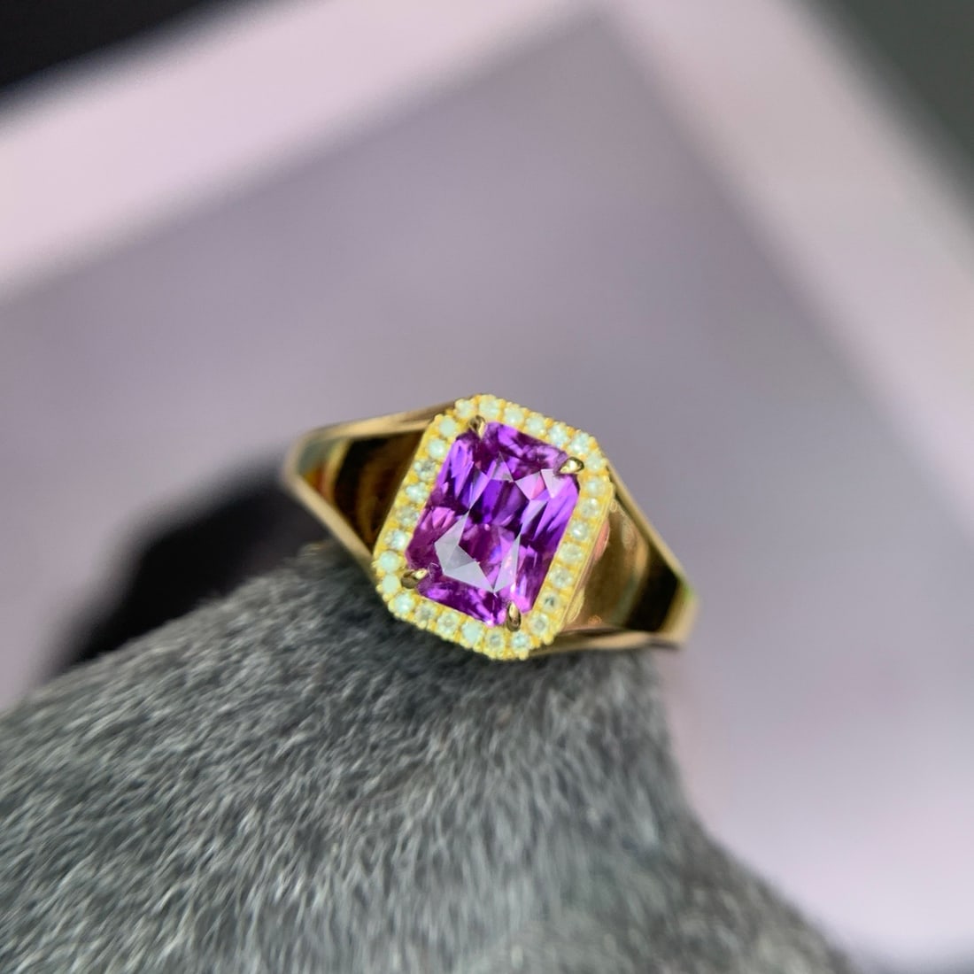 14k Gold 1.55 Ct Natural Sapphire & Diamond Ring: Ref:231154169 // gold content:14k gold // ring size:7. 25us // // main gemstone:sapphire // shape:octagonal // carat weight:1. 55ct // color:purple // treatment:natural // // adjacent gemstone 2 :