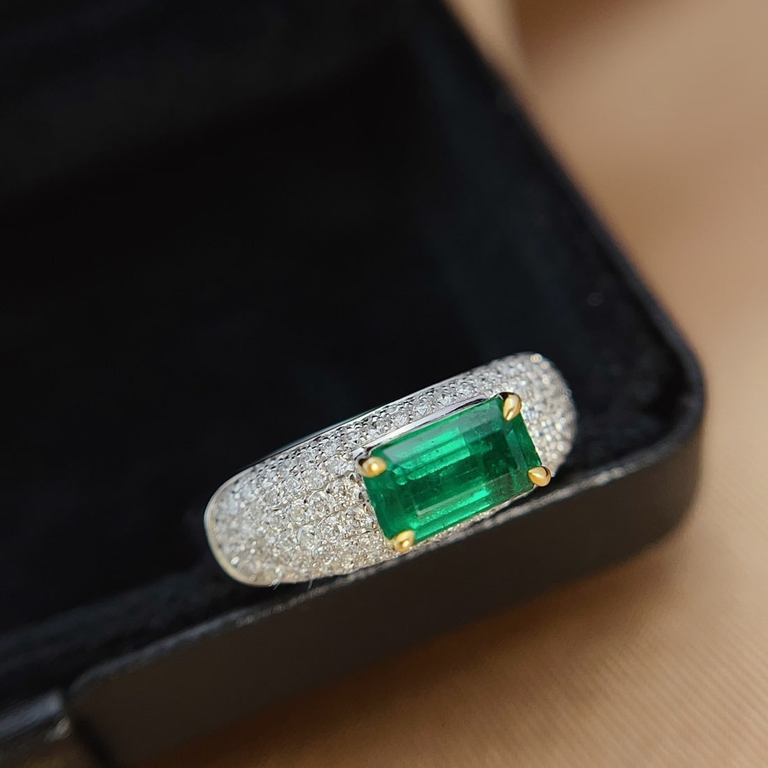 14k Gold 1.00 Ct Vivid Green Natural Emerald & Diamond Ring - 4