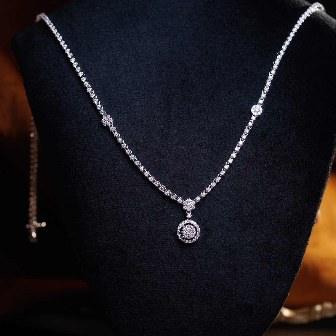 14k Gold 3.30 Ct Natural H Diamond Necklace: Ref:231154178 // gold content:14k gold // main gemstone:diamond // shape:round // carat weight:3. 30ct // clarity grade:vs-si // color:h // treatment:natural // cut grade:g // Condition: New Low Estim