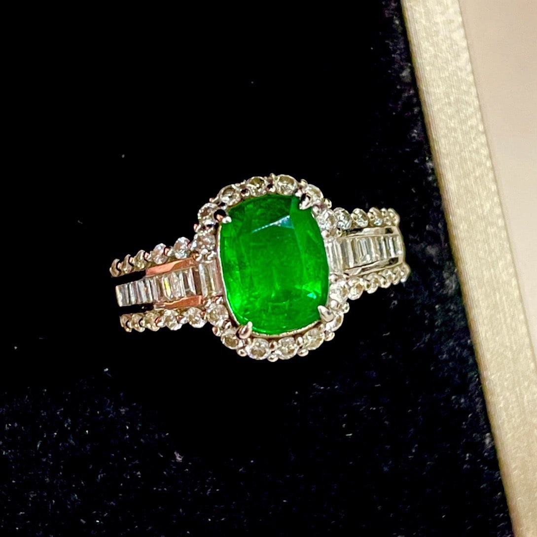 14k Gold 1.7 Ct Vivid Green Natural Emerald & Diamond Ring - 2