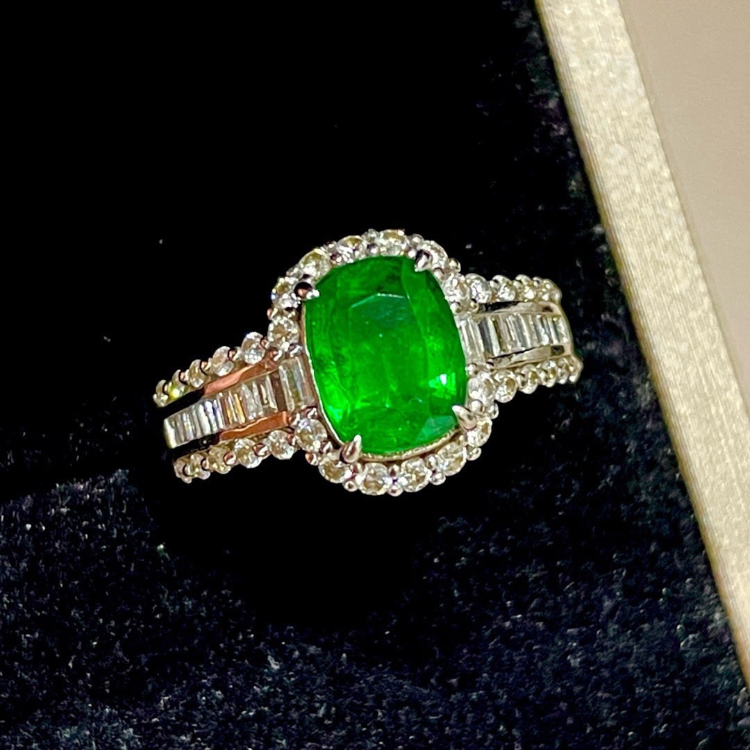 14k Gold 1.7 Ct Vivid Green Natural Emerald & Diamond Ring - 3