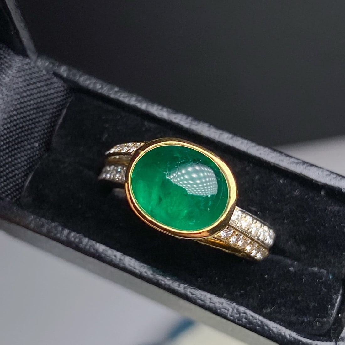 14k Gold 3.47 Ctw Natural Emerald & Diamond Ring: Ref:231154188 // gold content:14k gold // ring size:7. 25us // // main gemstone:emerald // shape:oval // carat weight:2. 71ct // color:green // treatment:natural // // adjacent gemstone 2 : diamond