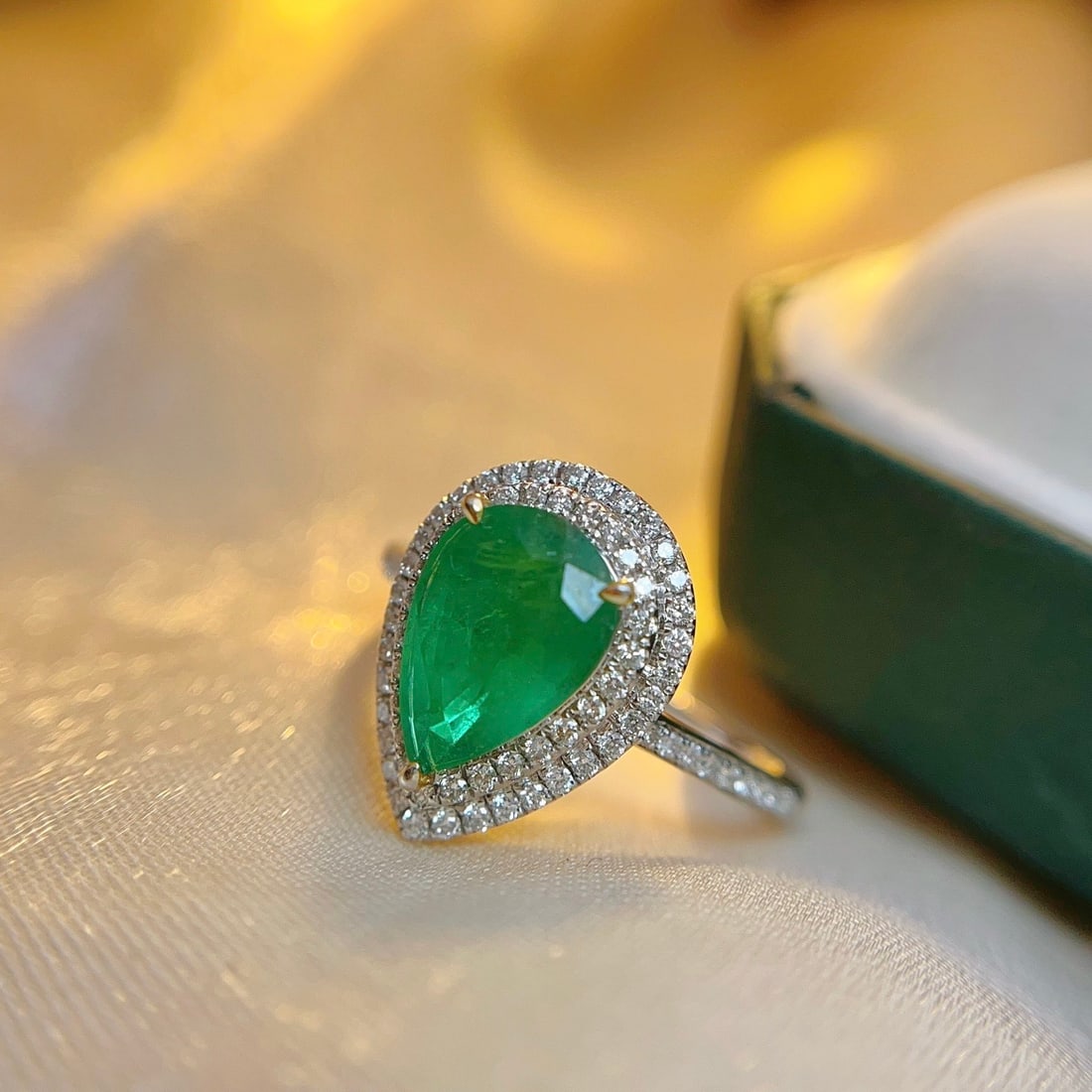 14k Gold 2.10 Ct Natural Emerald & Diamond Ring - 2