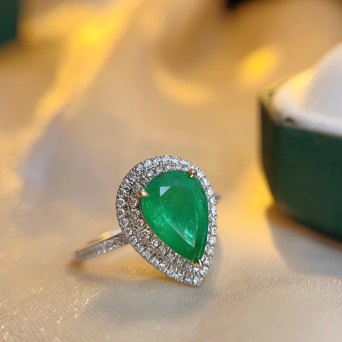 14k Gold 2.10 Ct Natural Emerald & Diamond Ring - 3