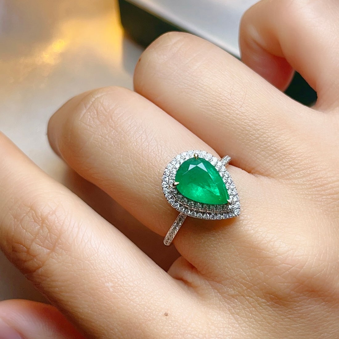 14k Gold 2.10 Ct Natural Emerald & Diamond Ring - 6