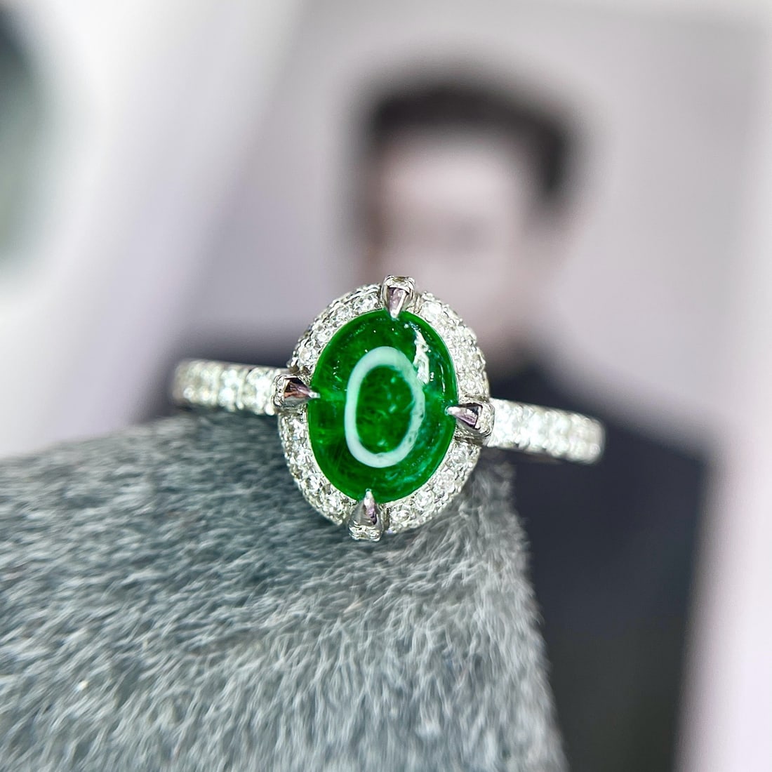 14k Gold 0.8 Ct Natural Emerald & Diamond Ring: Ref:231154200 // gold content:14k gold // ring size:7. 25us // // main gemstone:emerald // shape:oval // carat weight:0. 8ct // color:green // treatment:natural // // adjacent gemstone 2 : diamond //