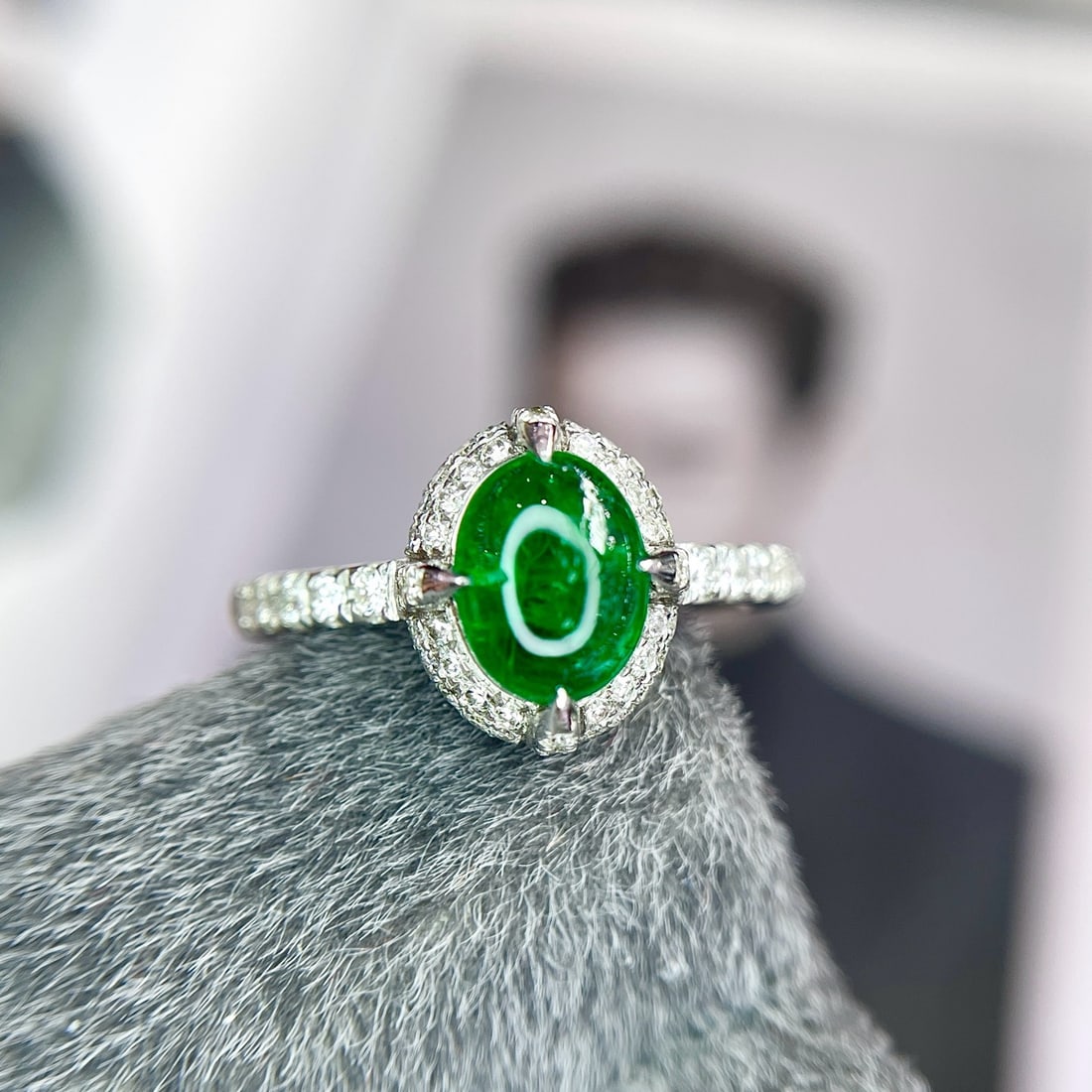 14k Gold 0.8 Ct Natural Emerald & Diamond Ring - 2