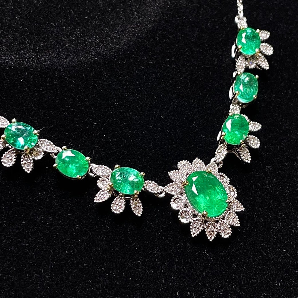 14k Gold 3.6 Ct Natural Emerald & Diamond Necklace - 4