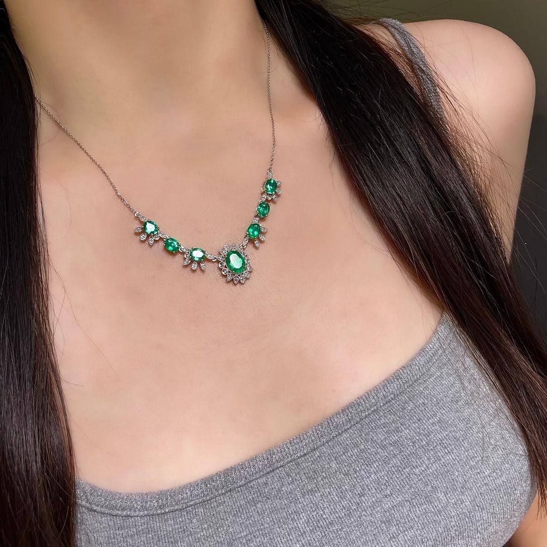 14k Gold 3.6 Ct Natural Emerald & Diamond Necklace - 5