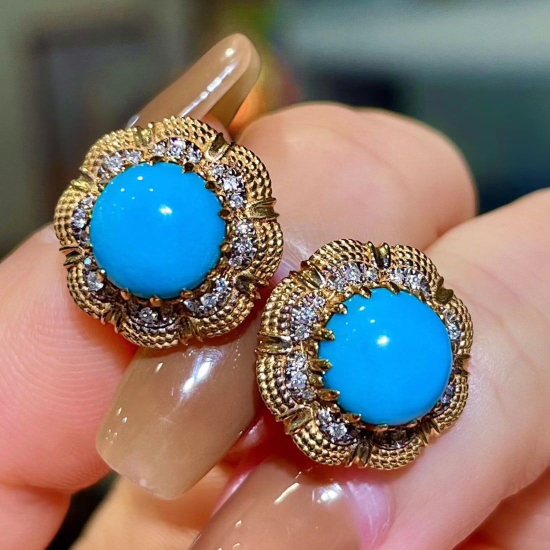 14k Gold 3.79 Ctw Natural Blue Turquoise & Diamond Earrings: Ref:231154211 // gold content:14k gold // main gemstone:blue turquoise // shape:round // carat weight:3. 62ct // color:blue // treatment:natural // cut grade:g // // adjacent gemstone 2 : diamond // s