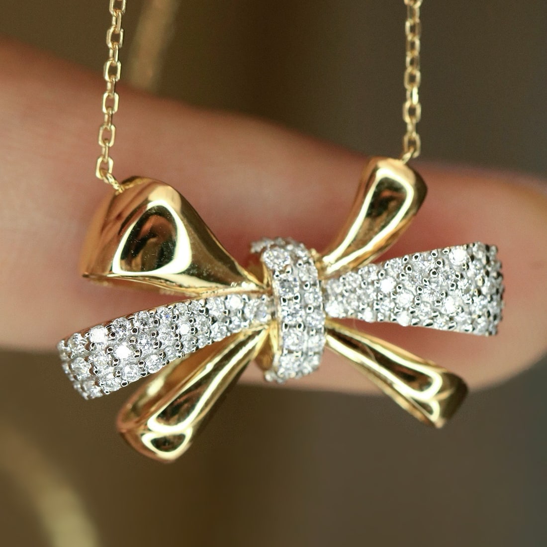 14k Gold 0.4 Ct Natural H Diamond Necklace: Ref:231154217 // gold content:14k gold // main gemstone:diamond // shape:round // carat weight:0. 4ct // clarity grade:vs-si // color:h // treatment:natural // cut grade:g // High Estimate: 6300