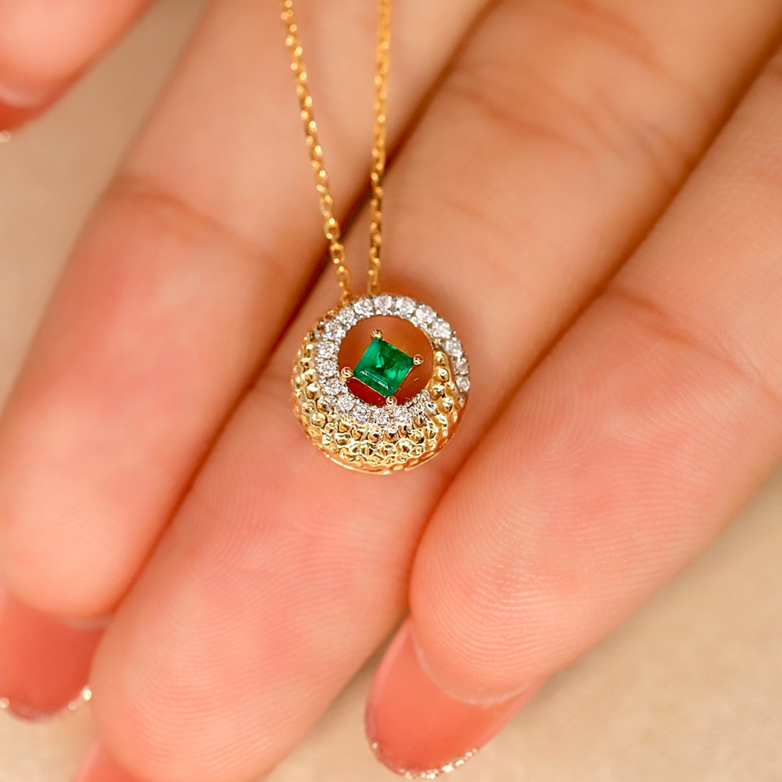 14k Gold 0.18 Ctw Natural Emerald & Diamond Necklace - 4