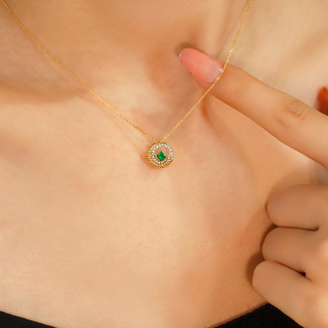 14k Gold 0.18 Ctw Natural Emerald & Diamond Necklace - 5