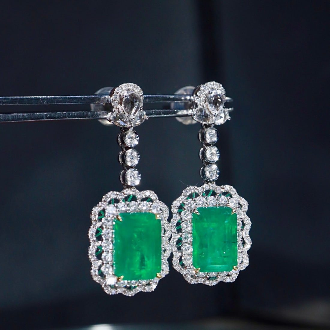 14k Gold 5.75 Ctw Natural Emerald & Diamond Earrings - 3