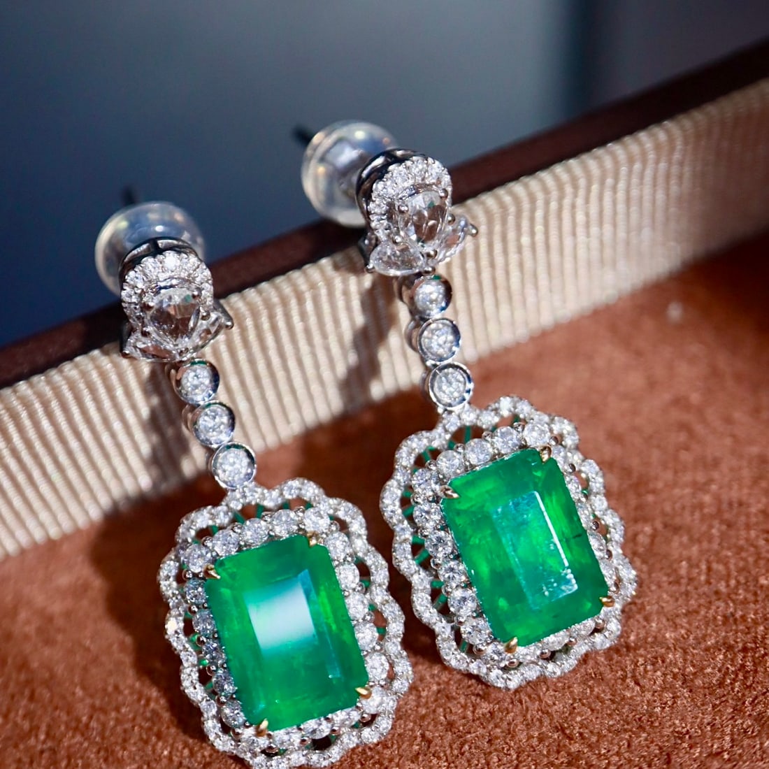 14k Gold 5.75 Ctw Natural Emerald & Diamond Earrings - 6