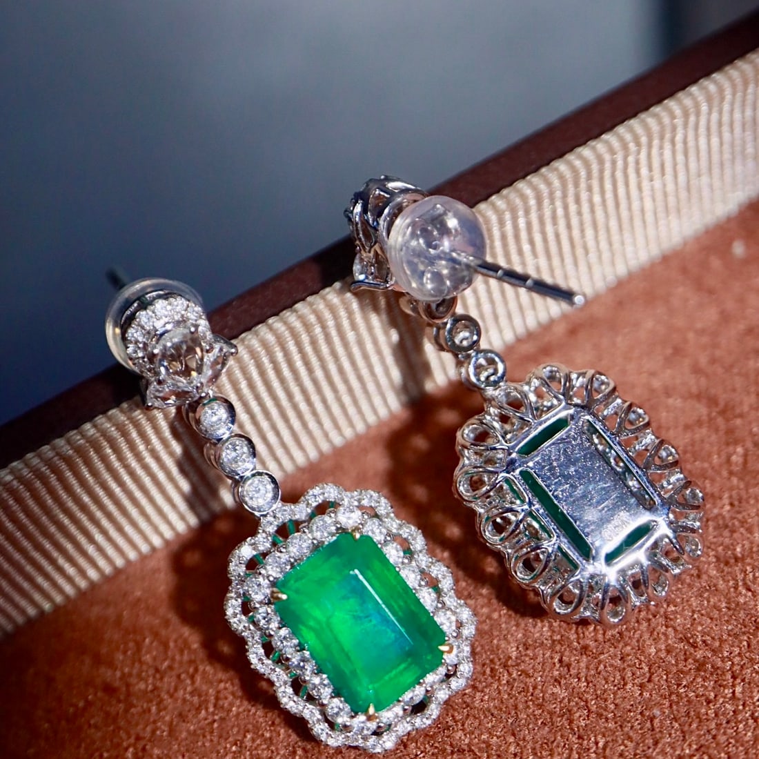 14k Gold 5.75 Ctw Natural Emerald & Diamond Earrings - 7