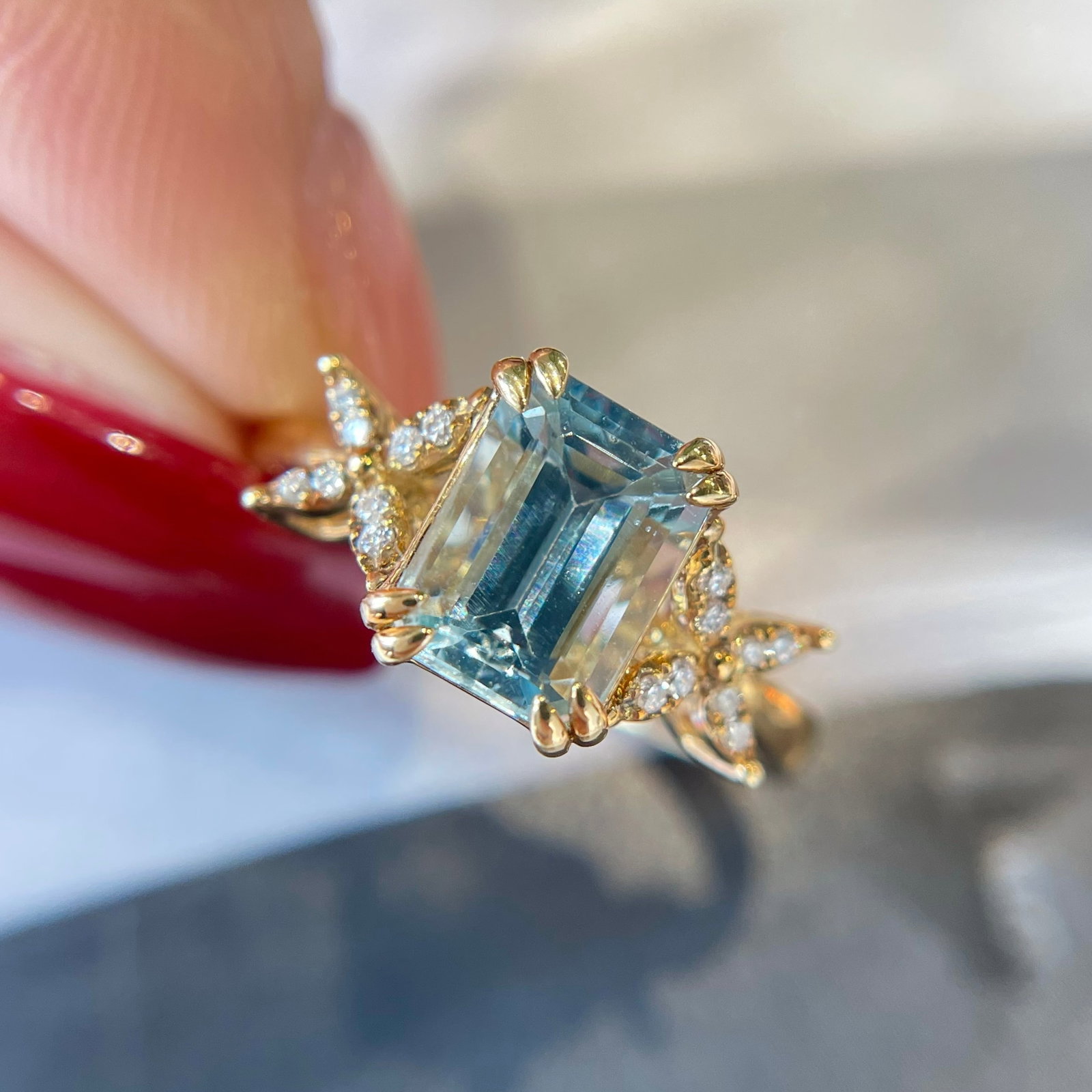 14k Gold 1.5 Ct Natural Aquamarine & Diamond Ring: Ref:231154225 // gold content:14k gold // ring size:7. 25us // // main gemstone:aquamarine // shape:octagonal // carat weight:1. 5ct // color:blue // treatment:natural // // adjacent gemstone 2 :