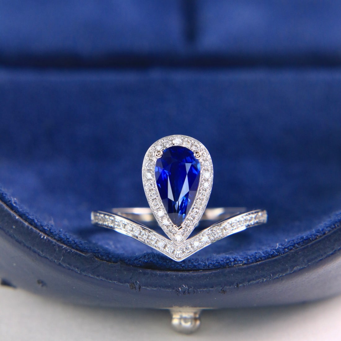 14k Gold 1.23 Ctw Vivid Blue Natural Sapphire & Diamond Ring: Ref:231154228 // gold content:14k gold // ring size:7. 25us // // main gemstone:sapphire // shape:pear // carat weight:1. 07ct // color:vivid blue // treatment:natural // // adjacent gemstone 2 : diam