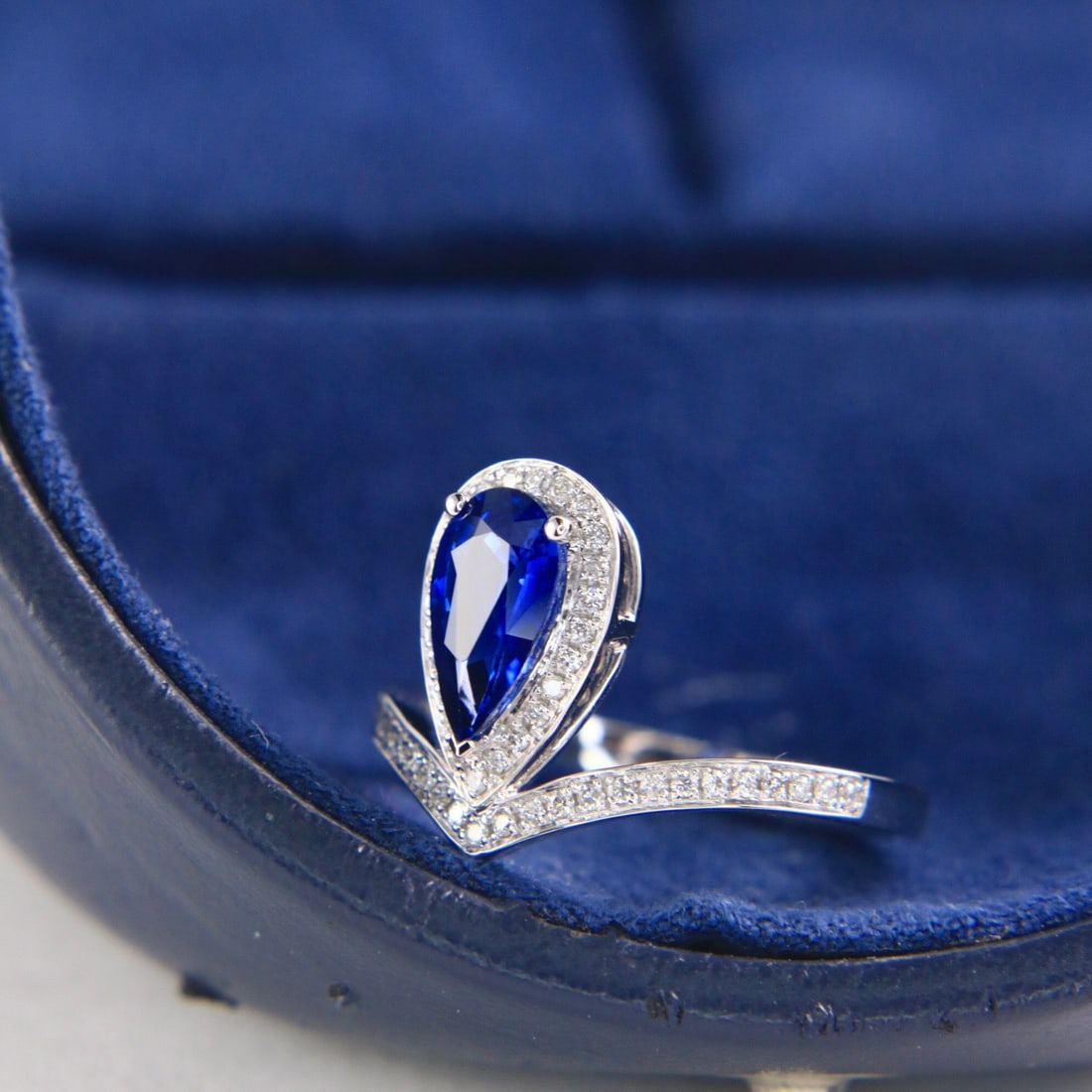 14k Gold 1.23 Ctw Vivid Blue Natural Sapphire & Diamond Ring - 2