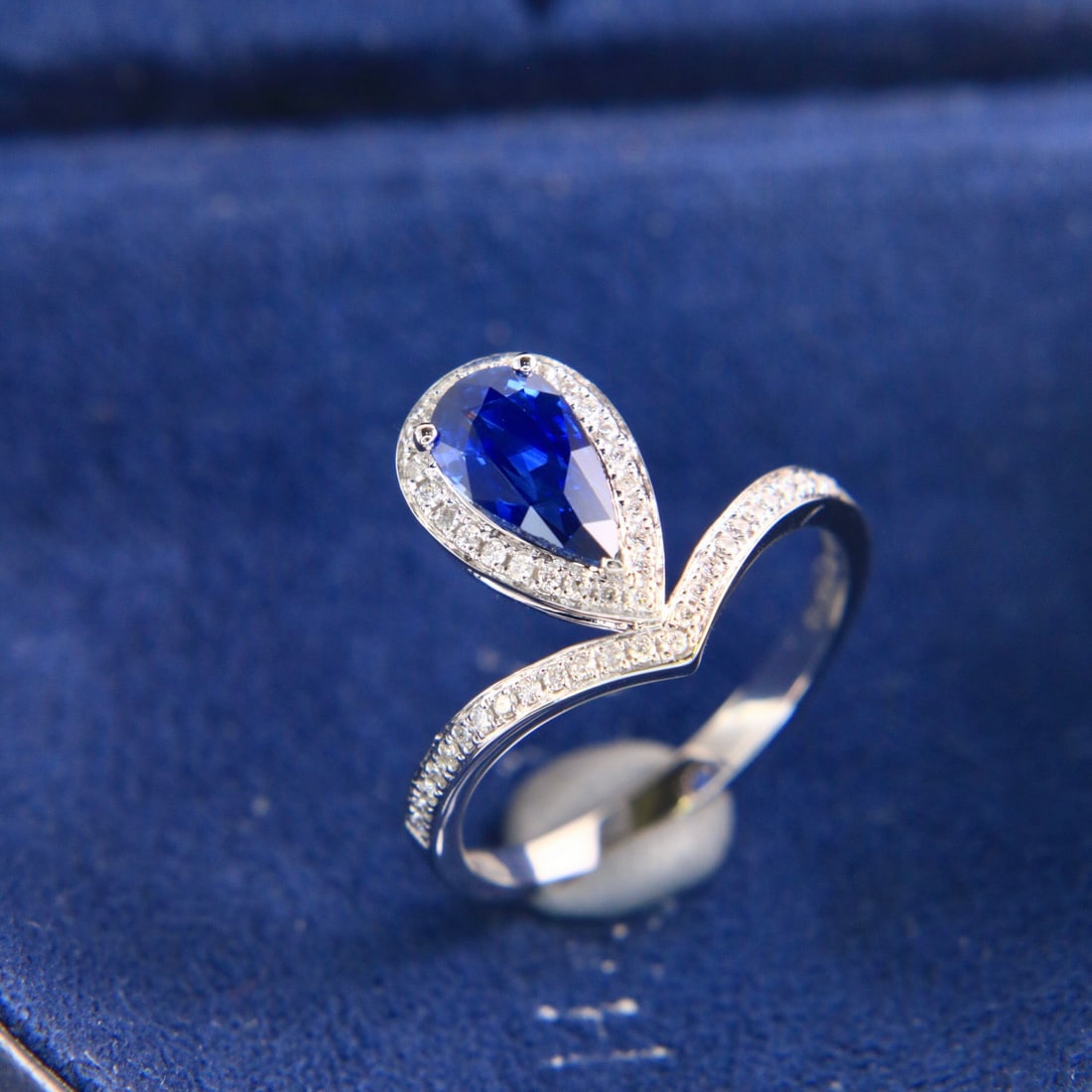 14k Gold 1.23 Ctw Vivid Blue Natural Sapphire & Diamond Ring - 3