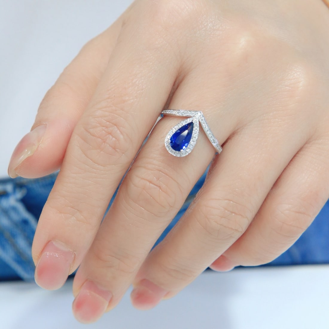 14k Gold 1.23 Ctw Vivid Blue Natural Sapphire & Diamond Ring - 4