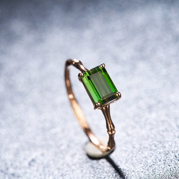14k Gold 1.25 Ct Natural Tourmaline & Diamond Ring: Ref:231154236 // gold content:14k gold // ring size:7. 25us // // main gemstone:tourmaline // shape:octagonal // carat weight:1. 25ct // color:green // treatment:natural // // adjacent gemstone 2 :