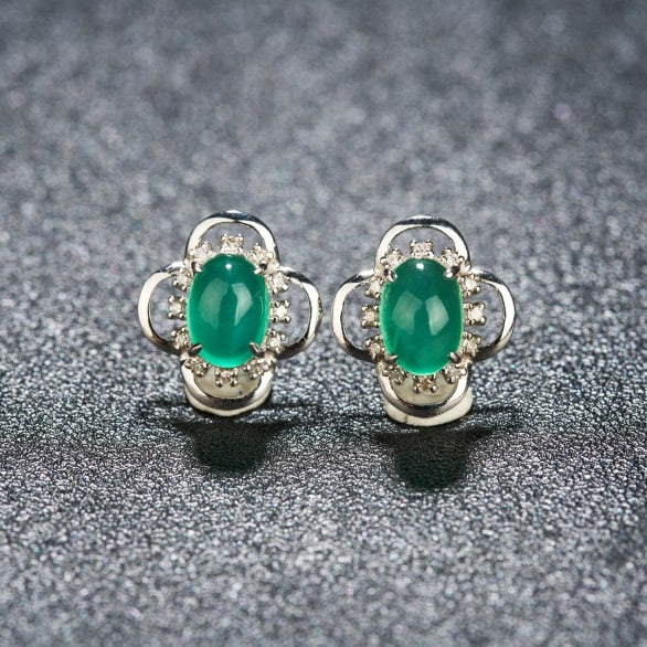 14k Gold 2.1 Ct Natural Emerald & Diamond Earrings: Ref:231154237 // gold content:14k gold // main gemstone:emerald // shape:oval // carat weight:2. 1ct // color:green // treatment:natural // // adjacent gemstone 2 : diamond // shape:round // clarity