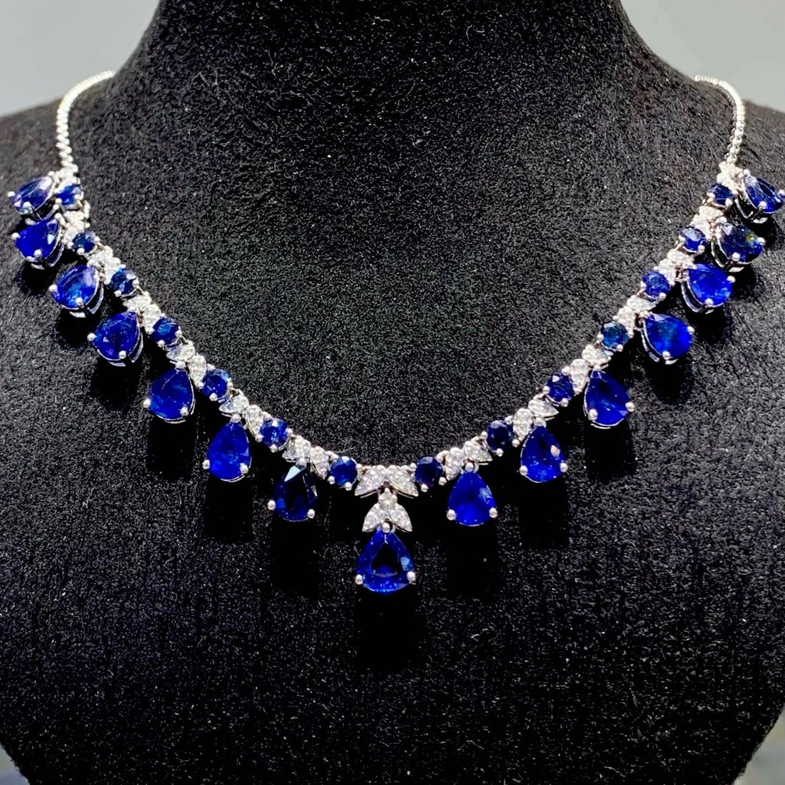 14k Gold 10.02 Ct Natural Sapphire & Diamond Necklace: Ref:231154265 // gold content:14k gold // main gemstone:sapphire // shape:pear // carat weight:10. 02ct // color:blue // treatment:natural // // adjacent gemstone 2 : diamond // shape:round //