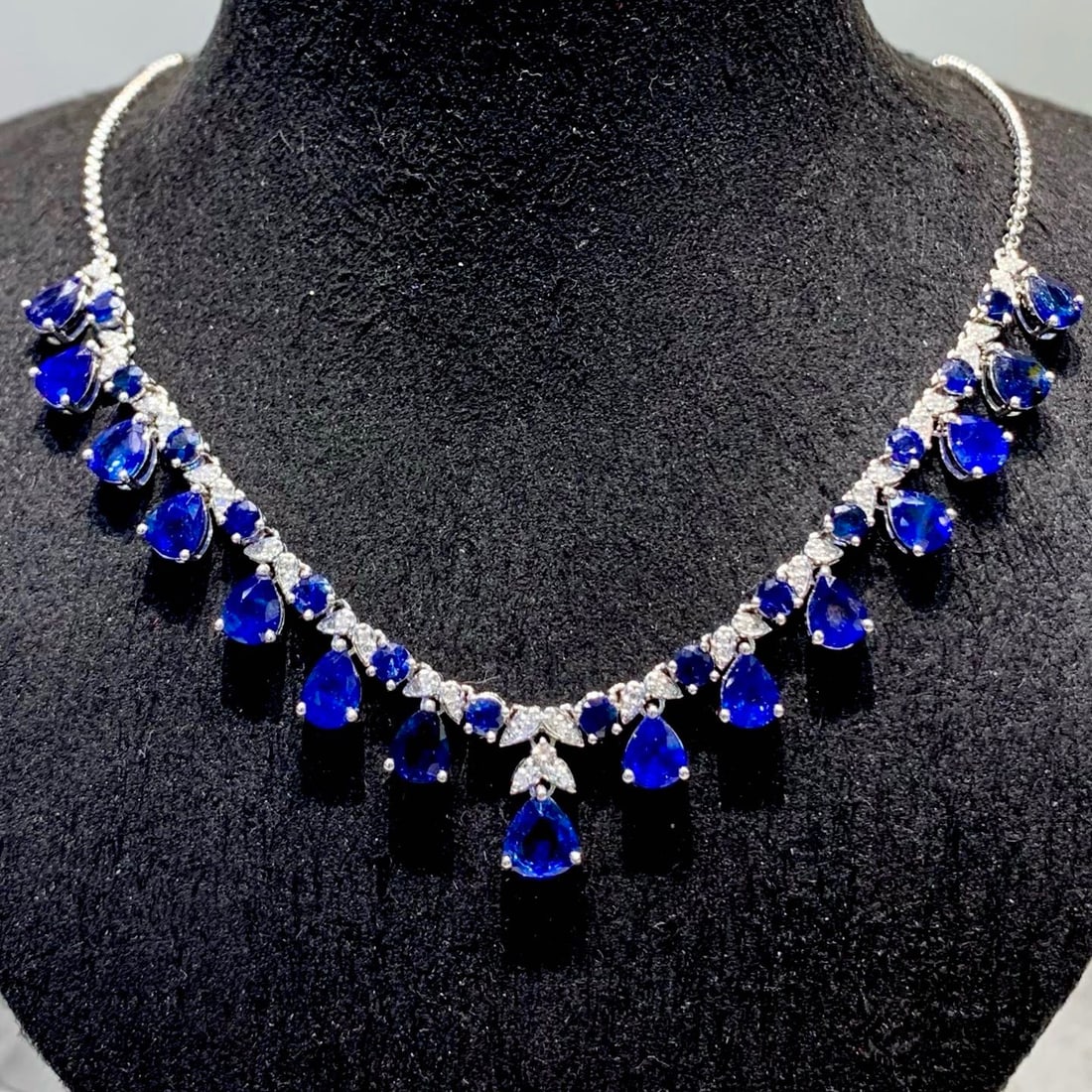 14k Gold 10.02 Ct Natural Sapphire & Diamond Necklace - 3