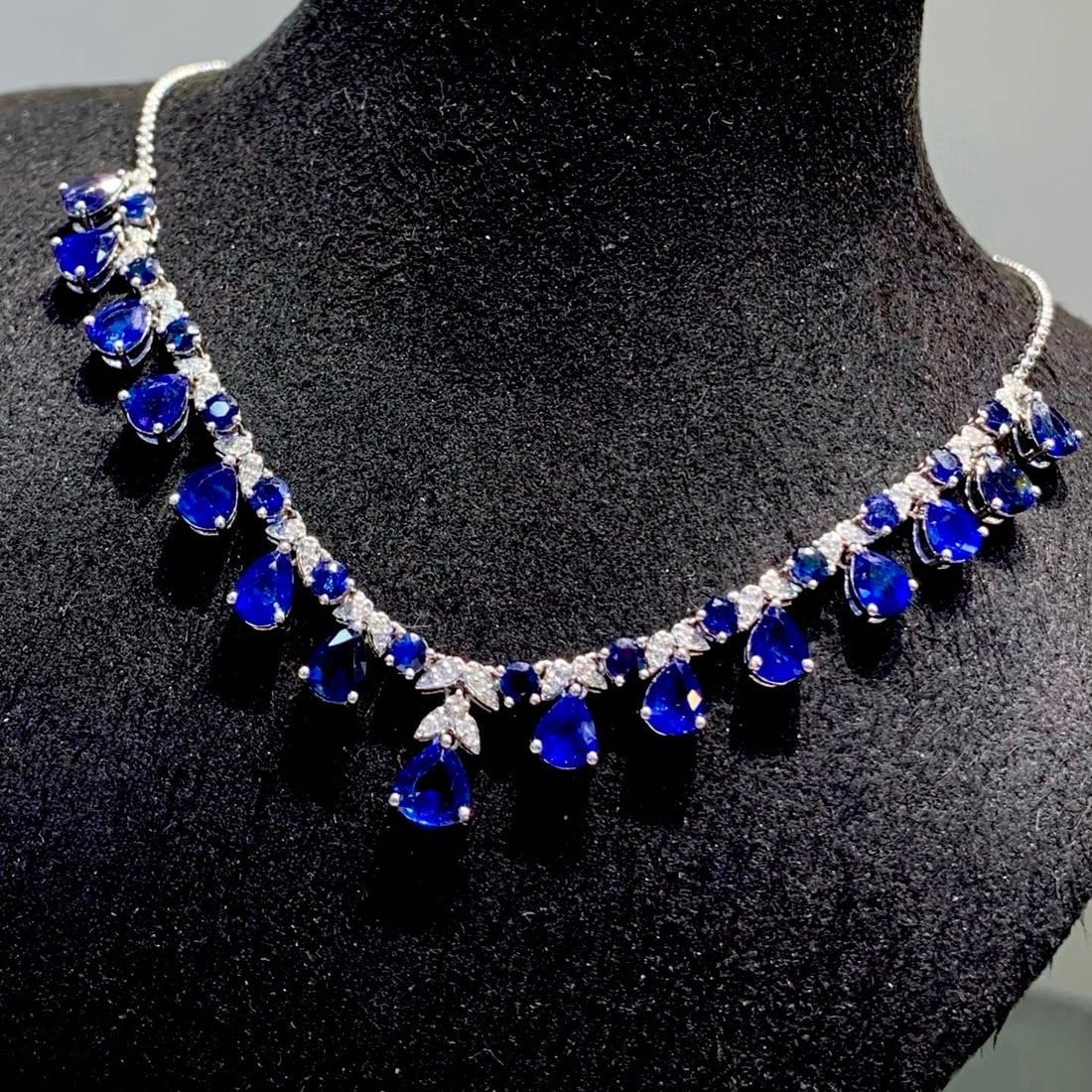 14k Gold 10.02 Ct Natural Sapphire & Diamond Necklace - 4