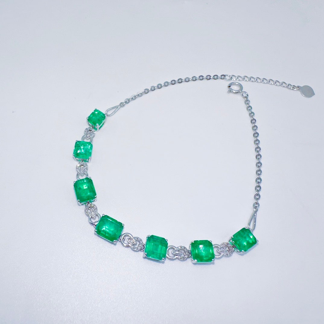 14k Gold 5.85 Ctw Natural Emerald & Diamond Bracelet: Ref:231154278 // gold content:14k gold // main gemstone:emerald // shape:octagonal // carat weight:5. 75ct // color:green // treatment:natural // // adjacent gemstone 2 : diamond // shape:round //