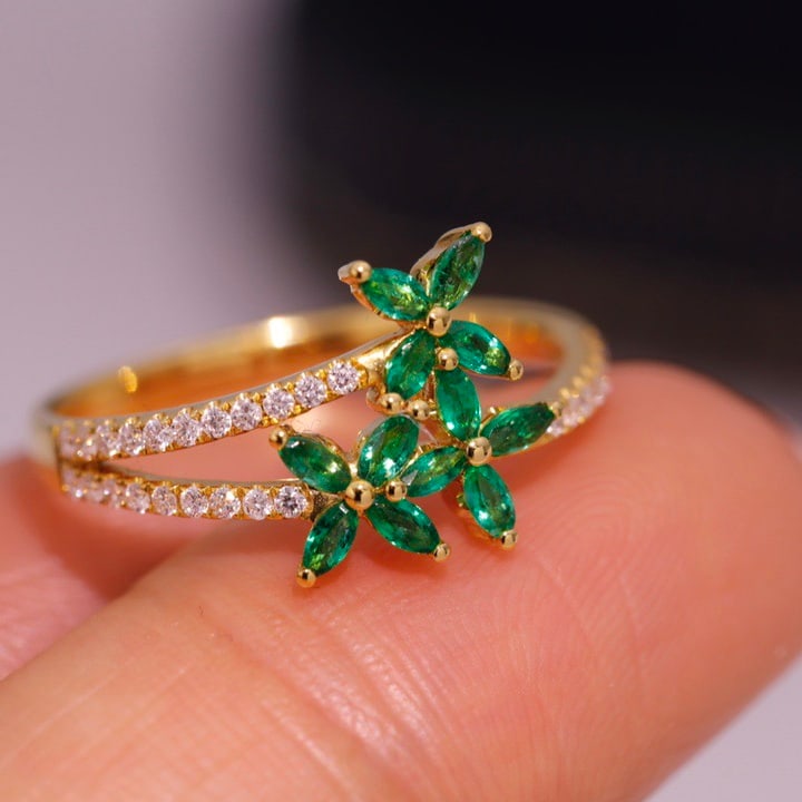 14k Gold 0.49 Ctw Natural Emerald & Diamond Ring - 2